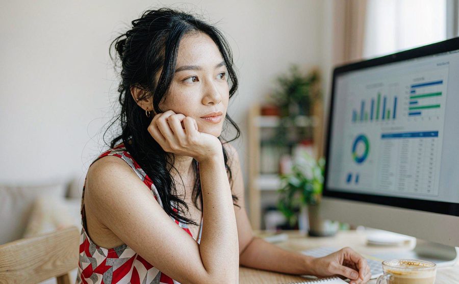 決策輔助場景：AI 整理圖表與方案比較