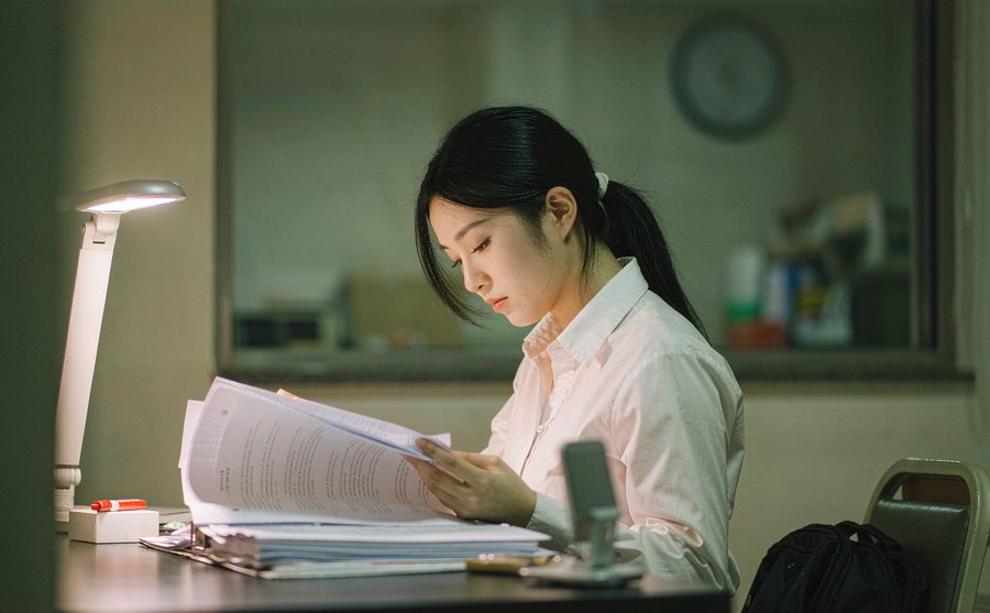 長文件／合約：摘要重點、標出要注意的條款